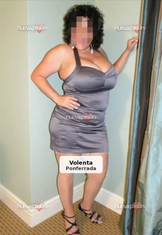 Carmele, española alegre, fiestera y morbosa