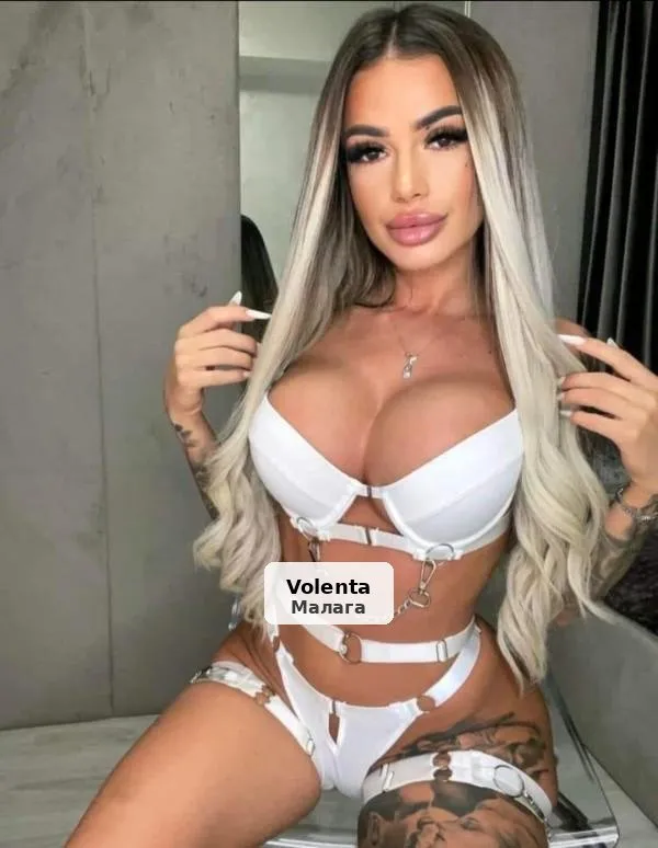 Lisa, rossa amb tatuatges al centre de Marbella