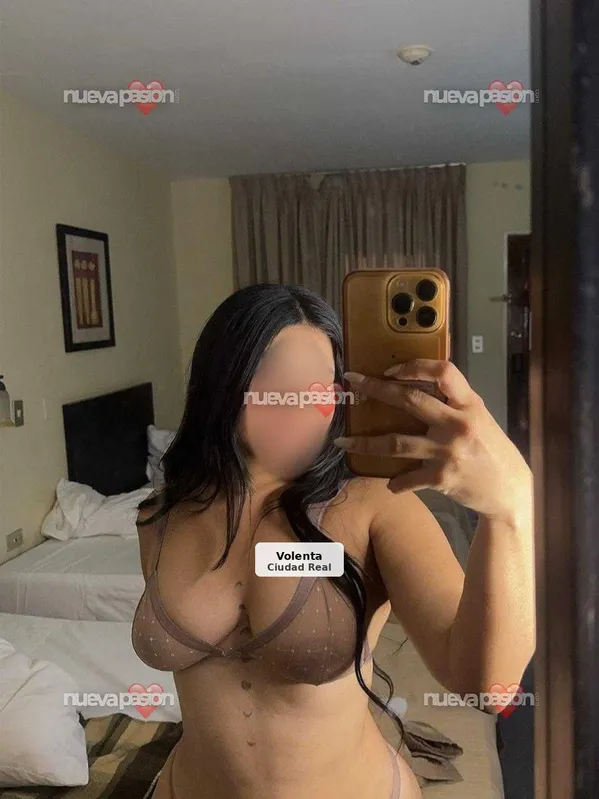 Yessica, morena espectacular y muy real