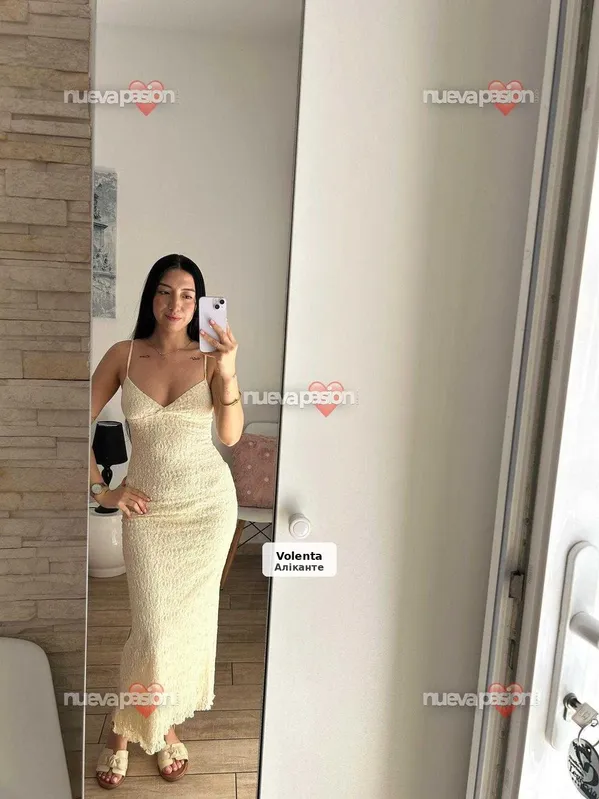 Daniela, chilena elegante en Alicante