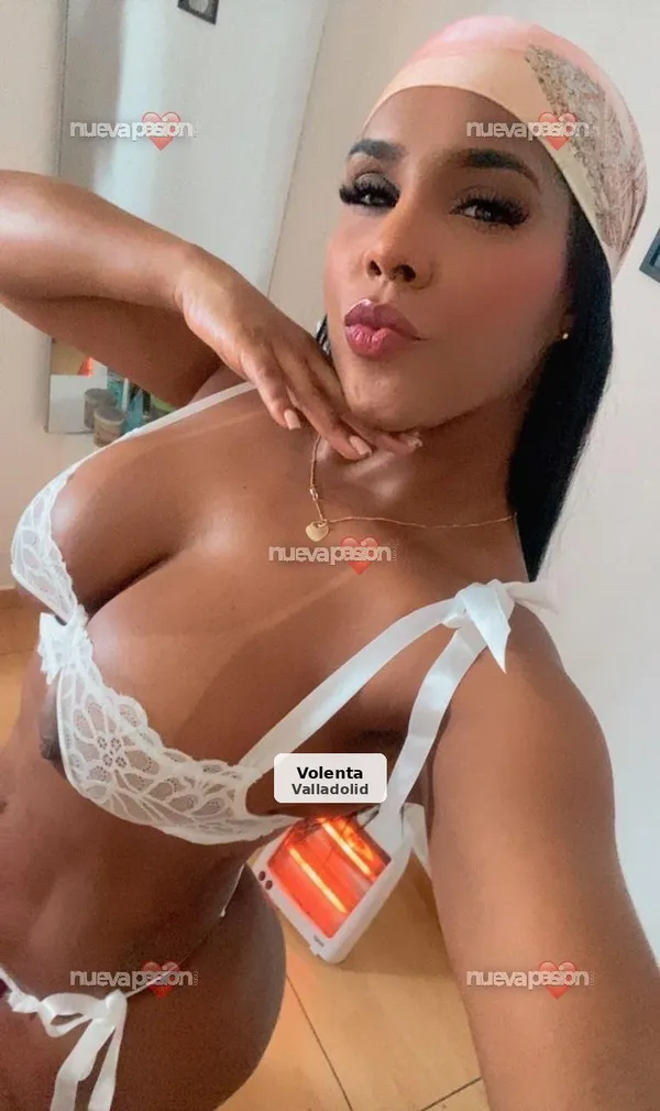 Sabrina, morena de pecho natural. Novedad