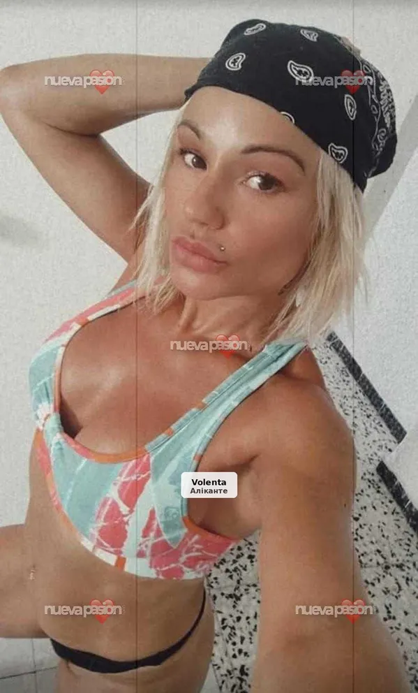 Vanessa, sensualitat i picardia a prop de la Plaça de Toros