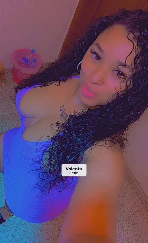 Naomi, your brunette, first time in León