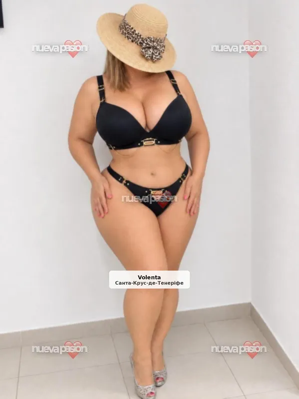 Rubia exuberante de vacaciones en Tenerife