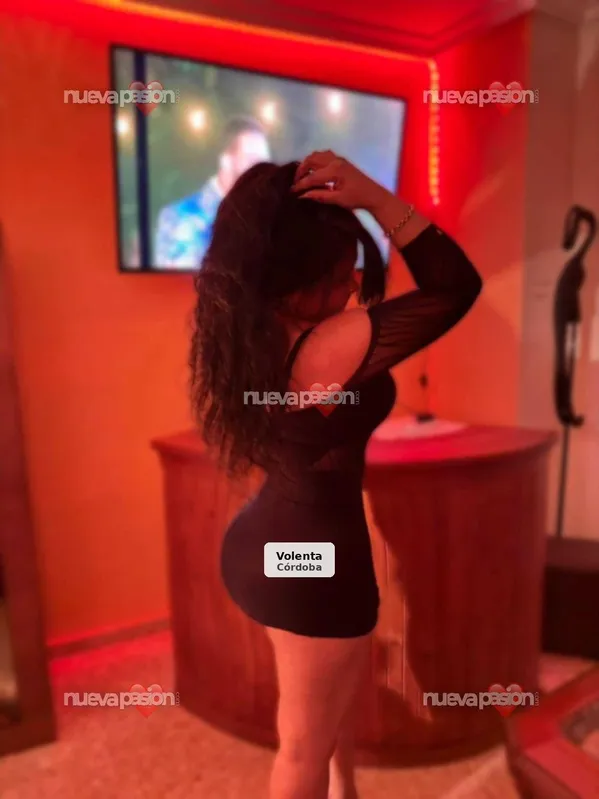 Daniela, joven latina fiestera 24 h