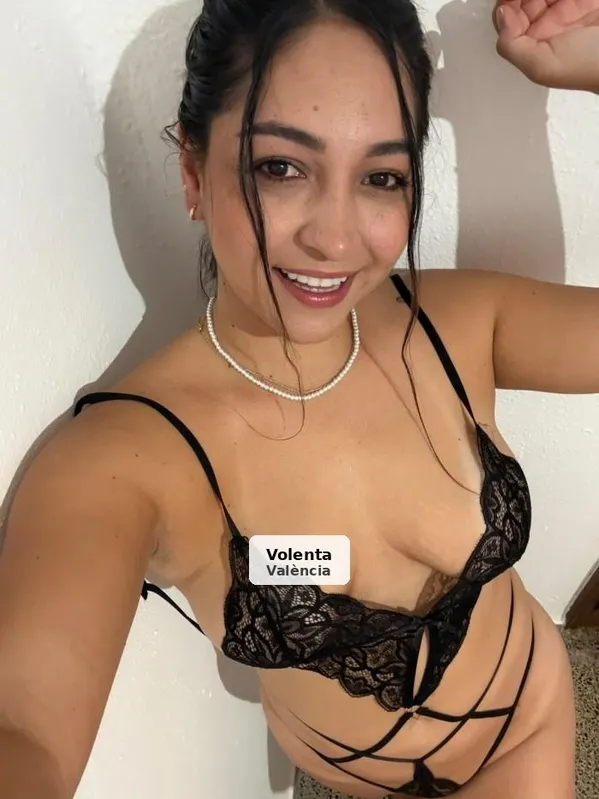 Sara, joven con curvas y muy fogosa