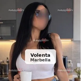 Sexy pelinegra, cuerpo perfecto y muy cariñosa