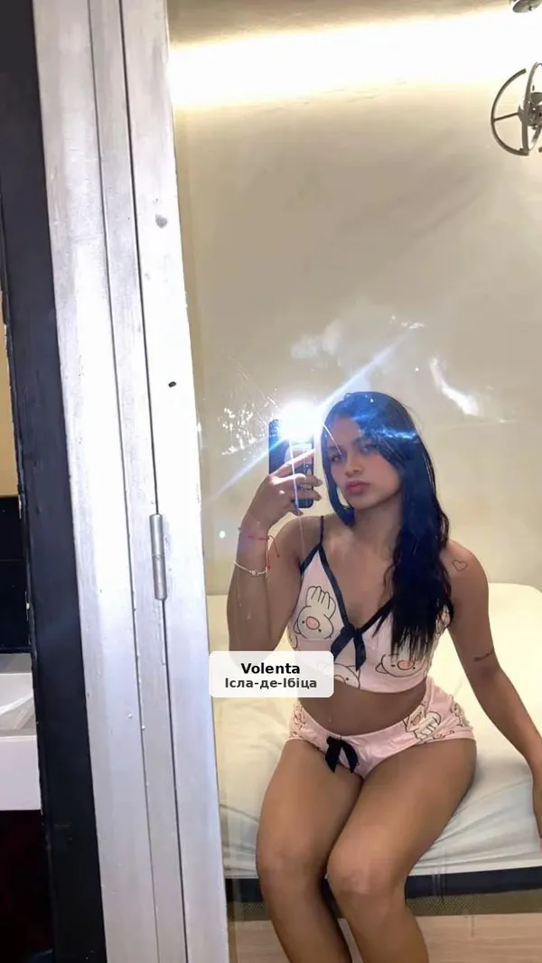 Pamela, fiestera y muy ardiente
