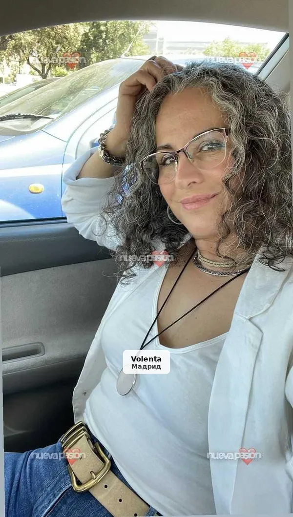 Sabrina, profesora madura y muy sensual