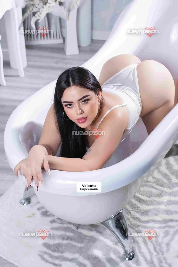 Camila, bella colombiana curvy 22 anys
