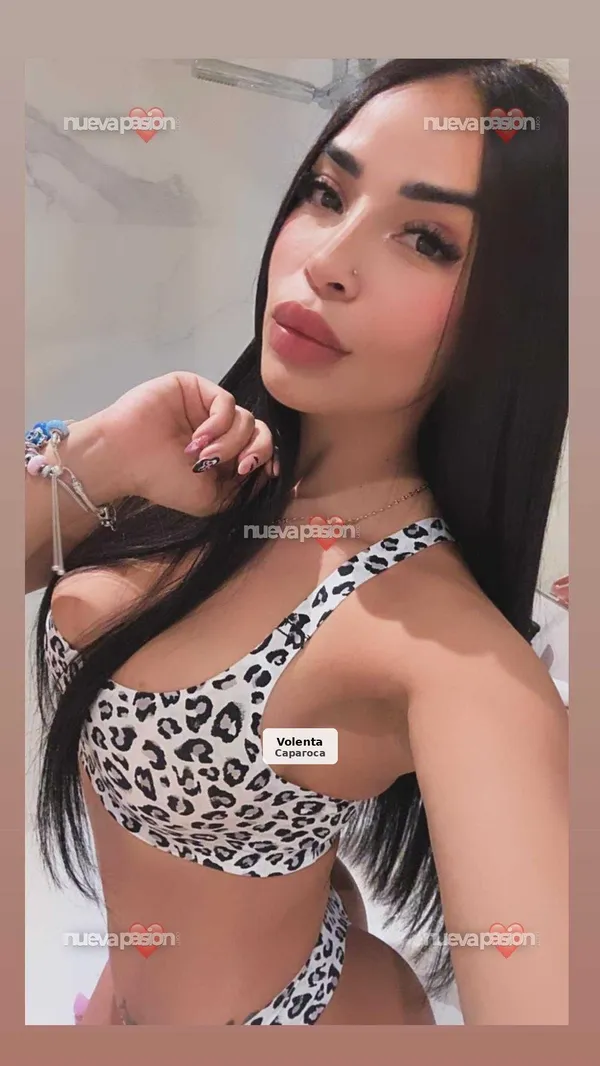Celeste, colombiana, activa i festiva