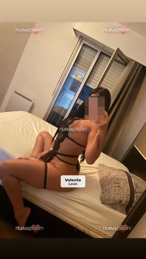 Sofia, joven ninfómana, dispuesta a todo