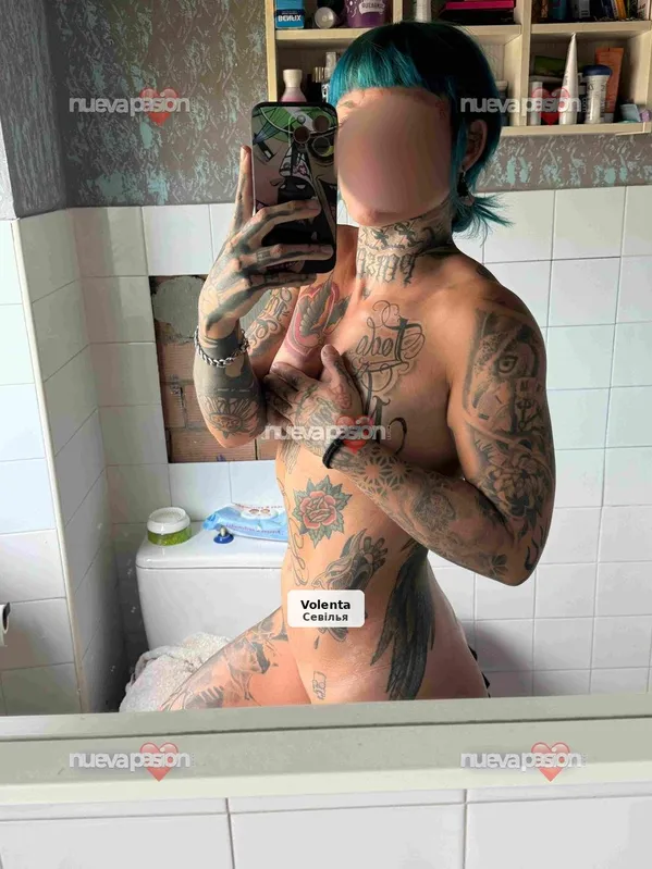 Victoria, sevillana tatuada y sumisa