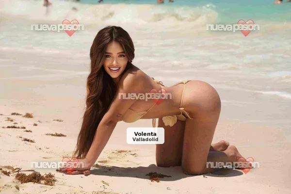 Dulce María, universitaria mexicana muy alegre