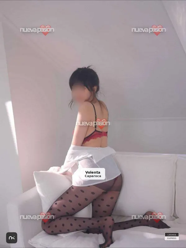 Dos chicas asiáticas sexys y muy atrevidas