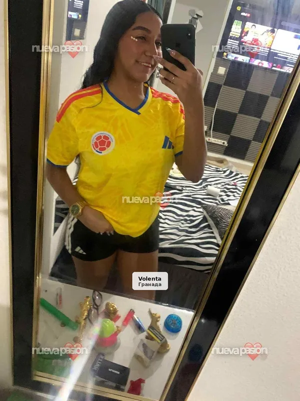 Noia colombiana ardent a Granada