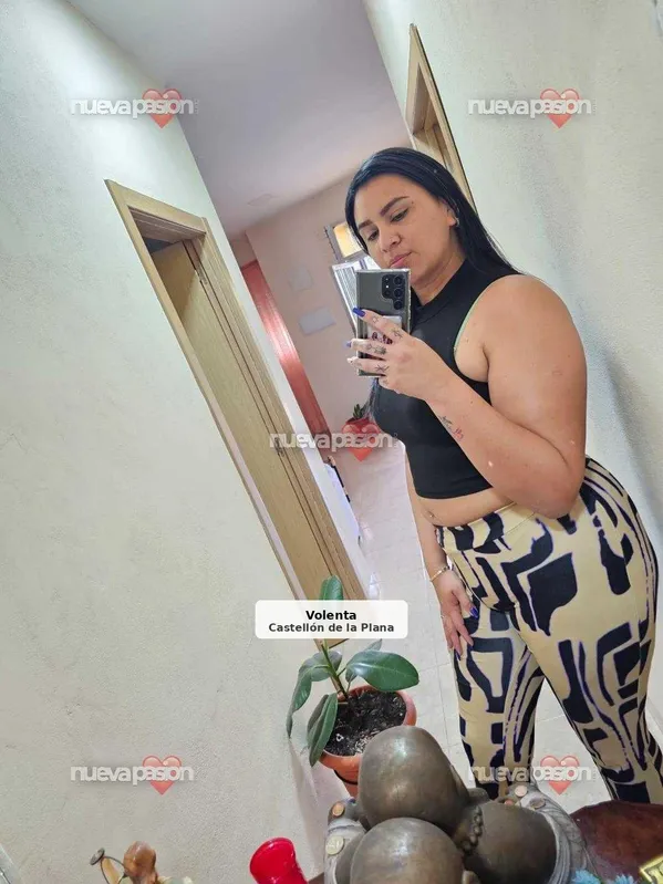 Nicol, Venezuelan bombshell, very hot