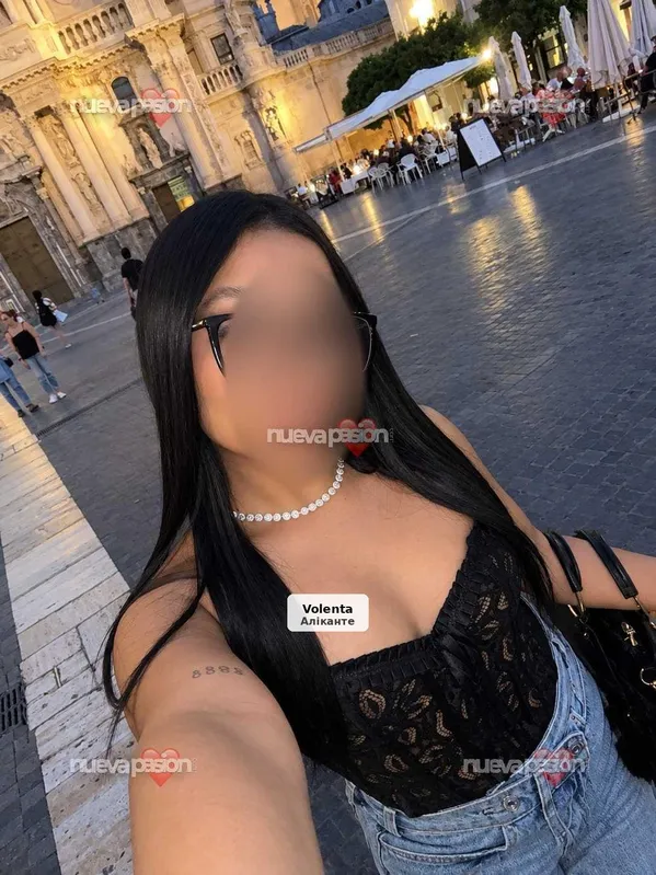Camila, fiestera y muy traviesa