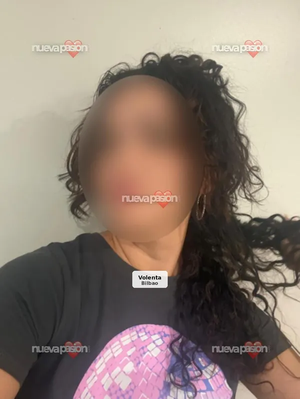 Paloma, latina afectuosa i molt festalera