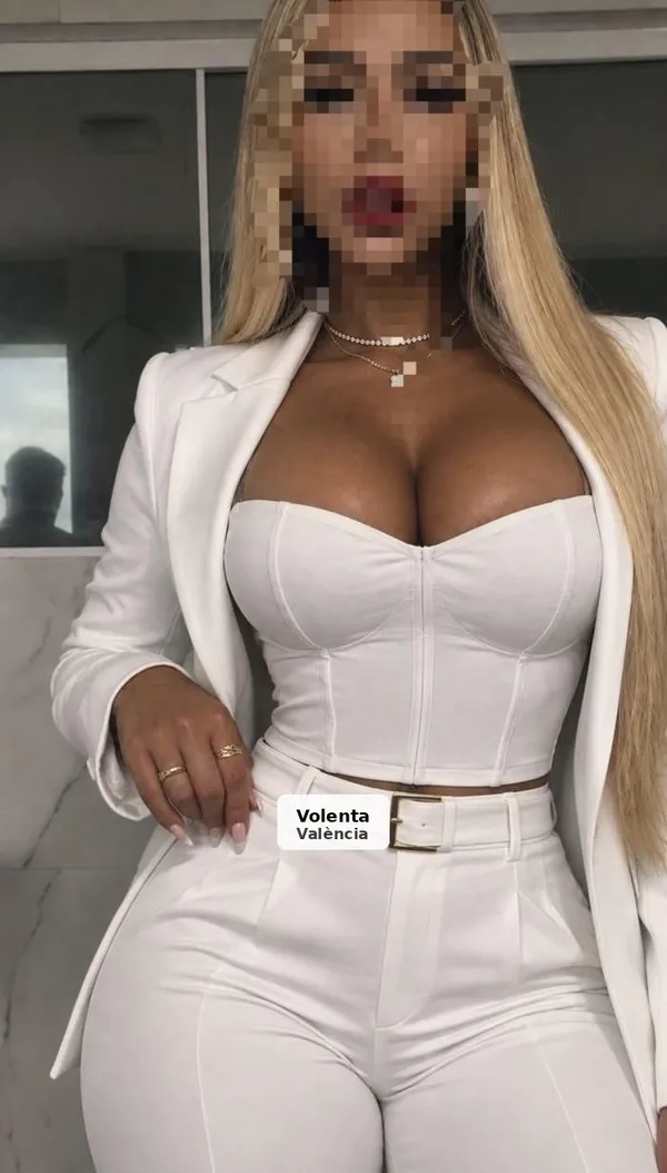 Sofia, gorgeous Colombian with a killer figure
