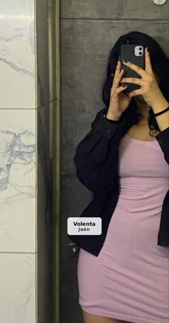 Laura, mature woman with explosive curves