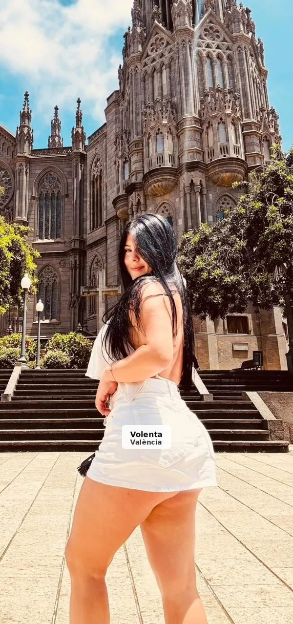Catalina, beautiful brunette with killer curves