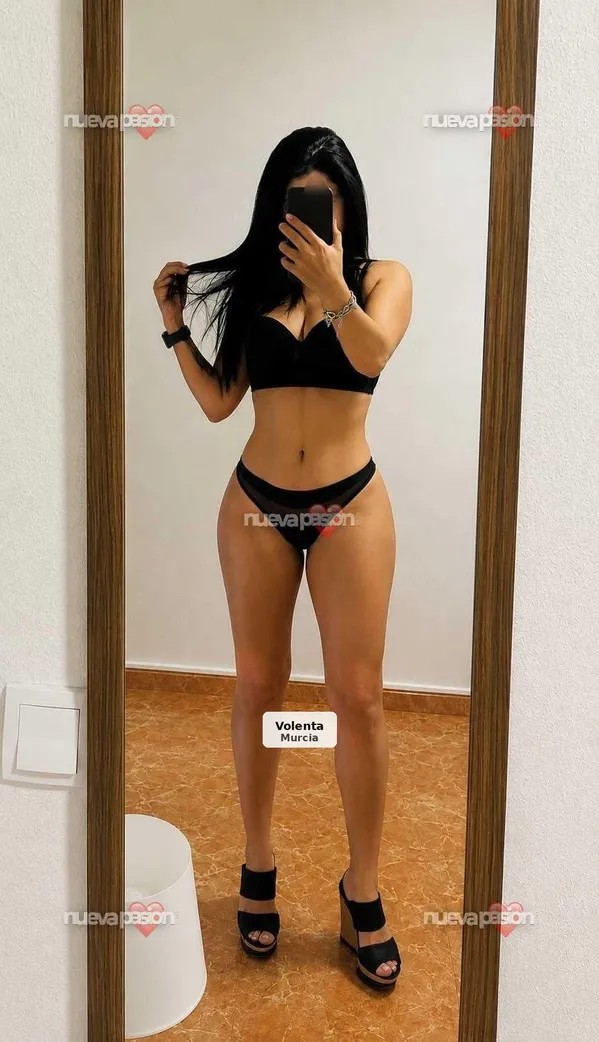 Ana, sexy Colombian, girlfriend experience