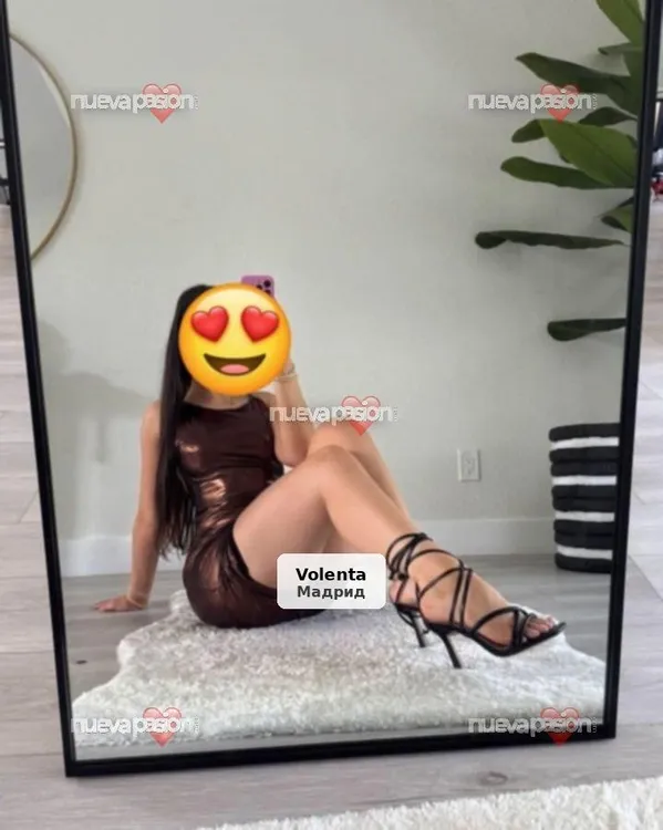 Chica brasileña sexy, elegante y exclusiva