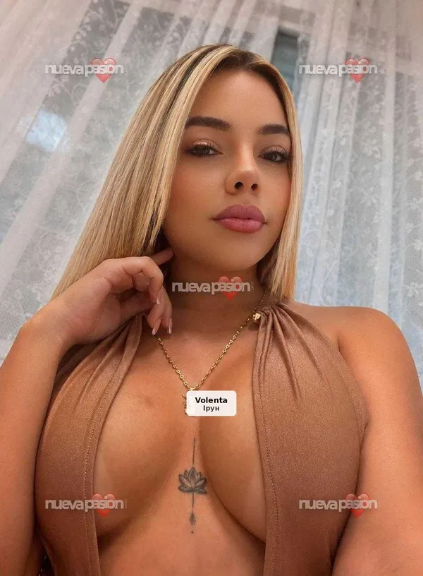 Colombiana nua a Marbella