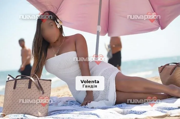 Alison: amb ganes de festa i molt provocadora - 1/6