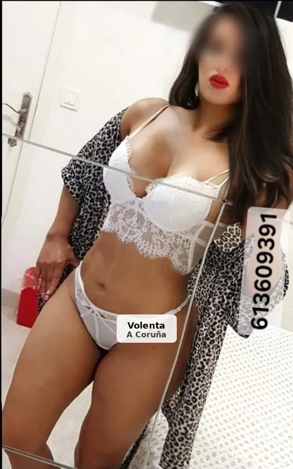 Karla, morena molt excitant i afectuosa - 1/3
