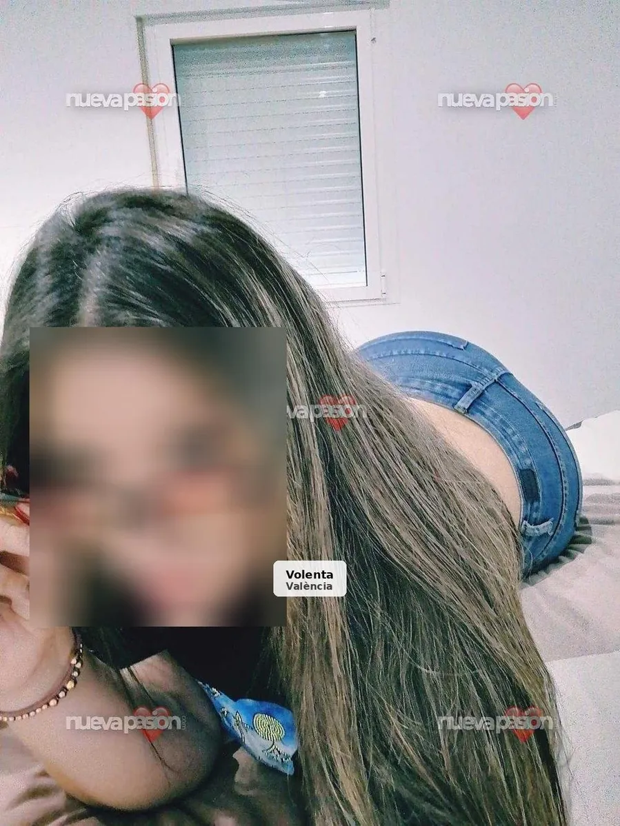 Chica fiestera: ¡ven a probar este manjar! 💦 - 1/5
