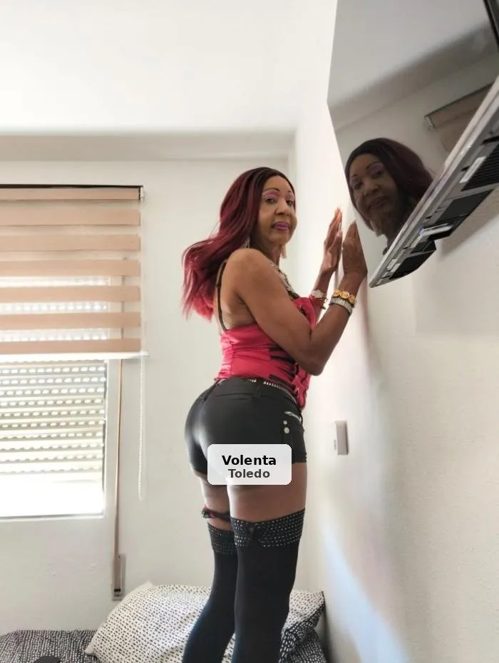 Mariana, travesti dominant, acabada d'arribar - 1/10