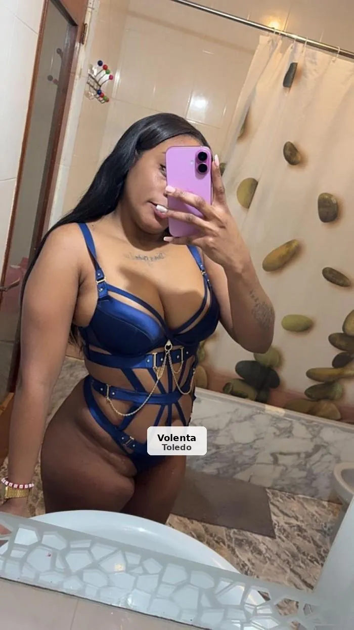 Dulce, morena encantadora y muy fiestera - 1/7