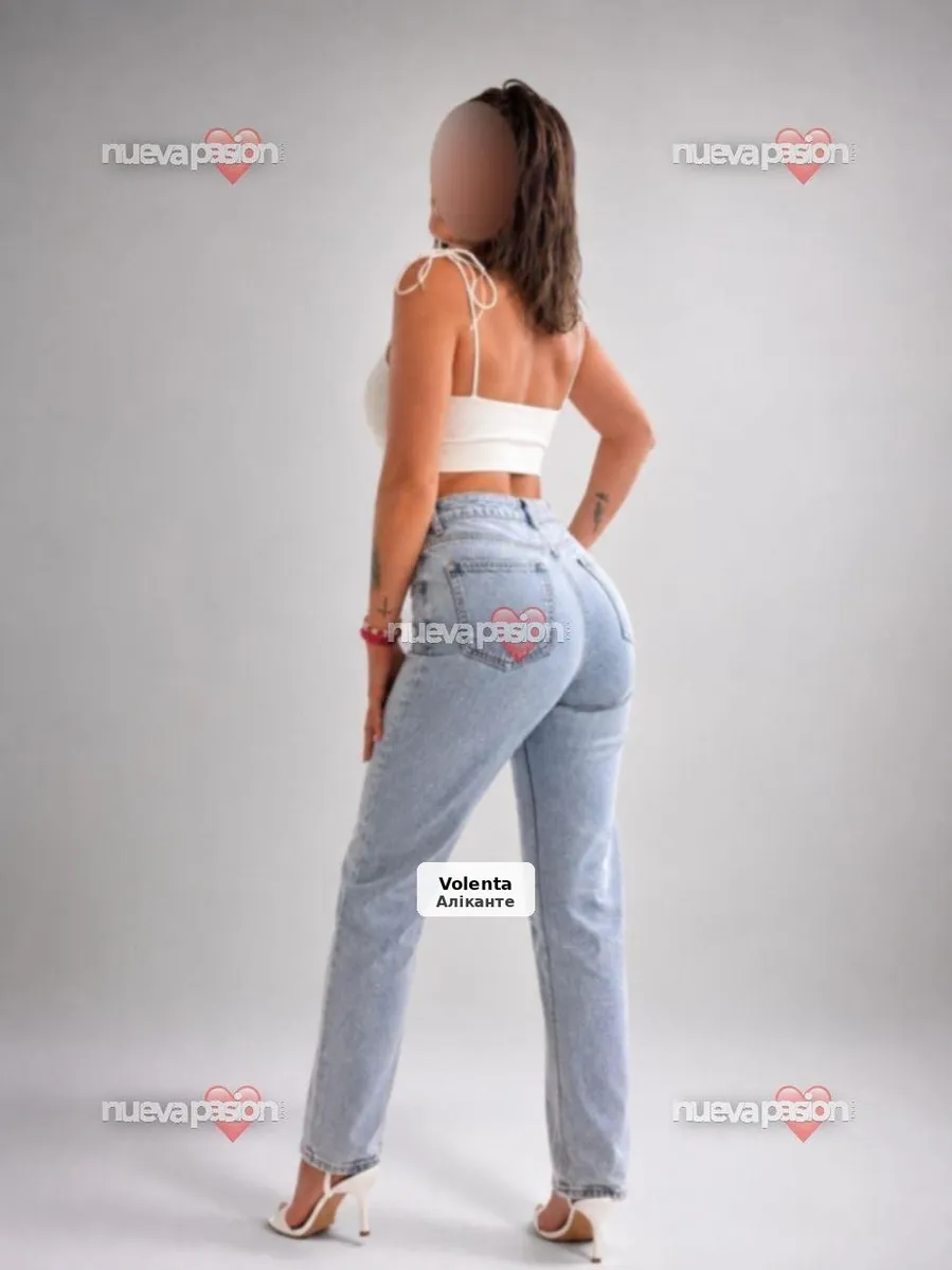 Alba: sensualidad y curvas en Alicante - 1/6