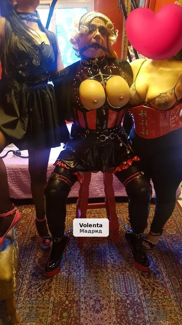 Clara, BDSM per gaudir a sales de sadomaso - 1/7