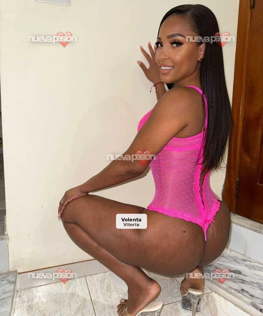 Novetat, morena llatina excitant i lasciva - 1/7