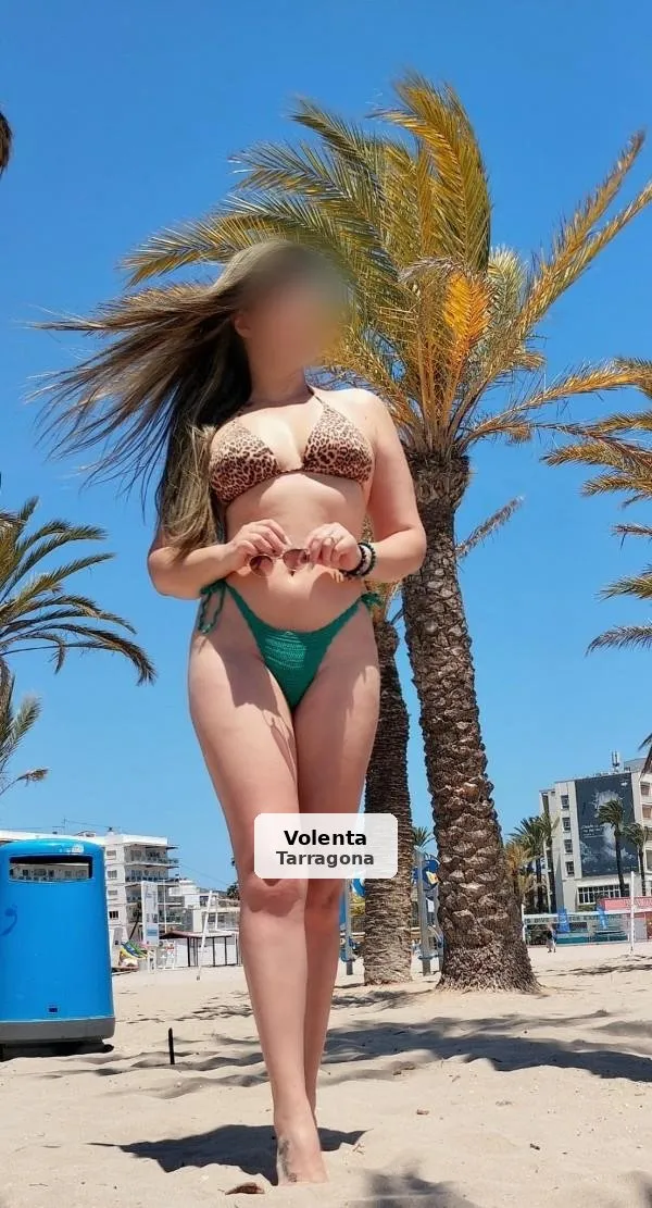 Bruna, festive, hot, and sensual - 1/5