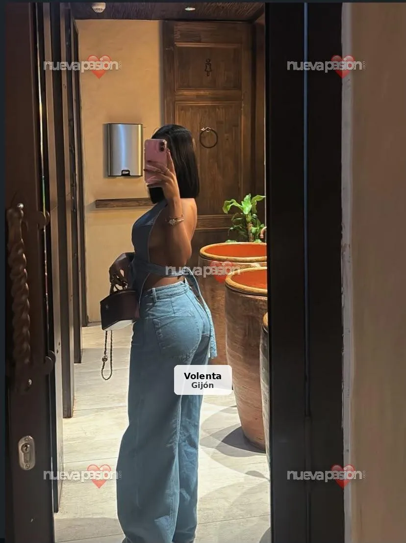 Cristal, new and accommodating Venezuelan - 1/6