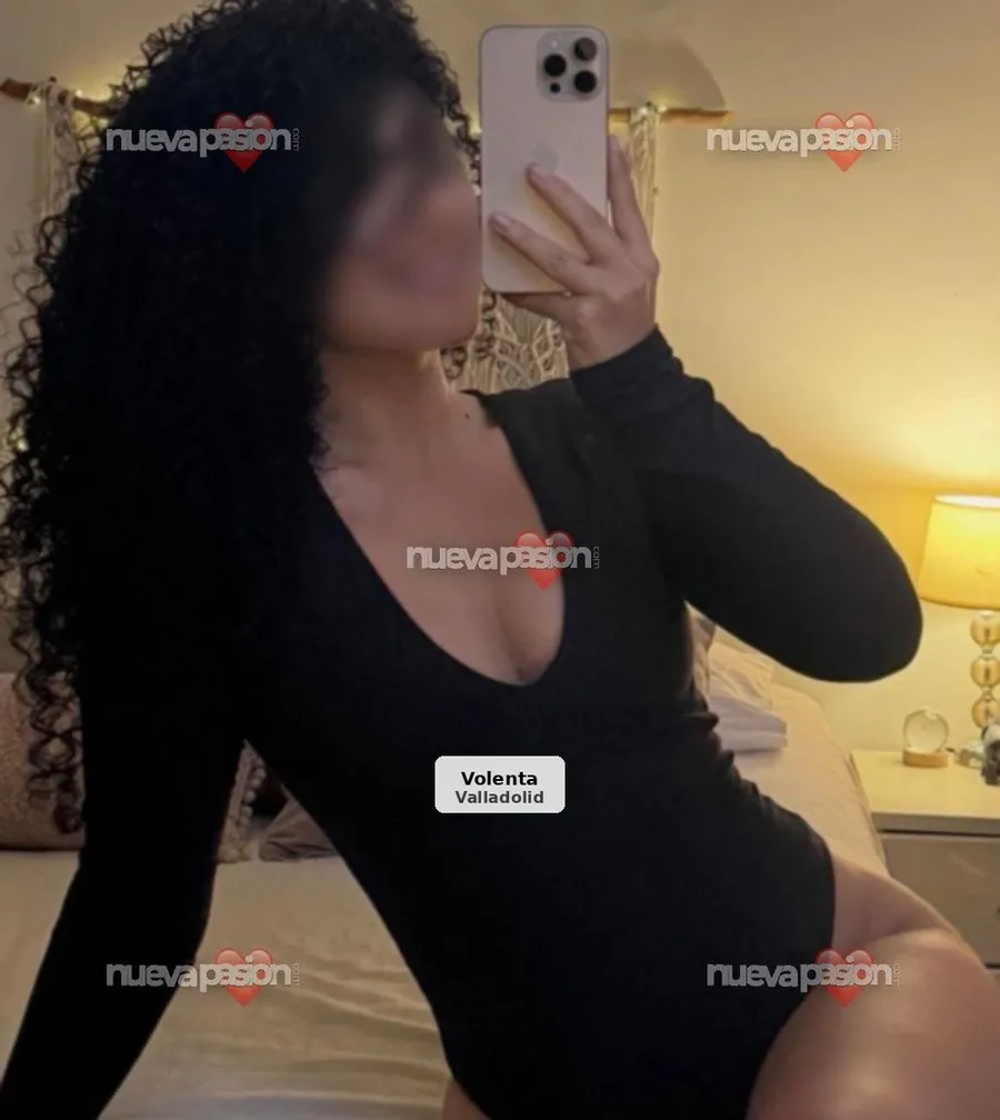 Wendy, sensual llatina de pell de canyella - 1/4