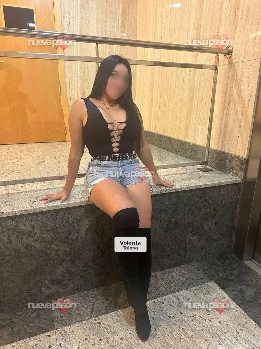 Sofia, Colombian with spectacular curves - 1/7