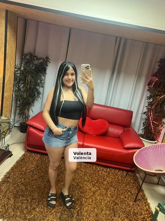 Ardenta i sexy dona veneçolana esperant-te - 1/3
