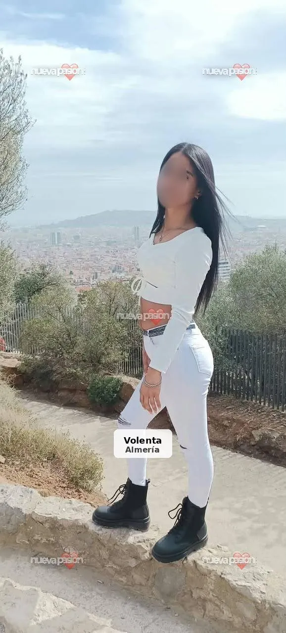 Chanis, veneçolana a El Zapillo, pura bomba - 1/7