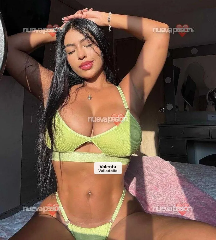 Fiestera a tope Guarrilla de culo grande y tetas - 1/5