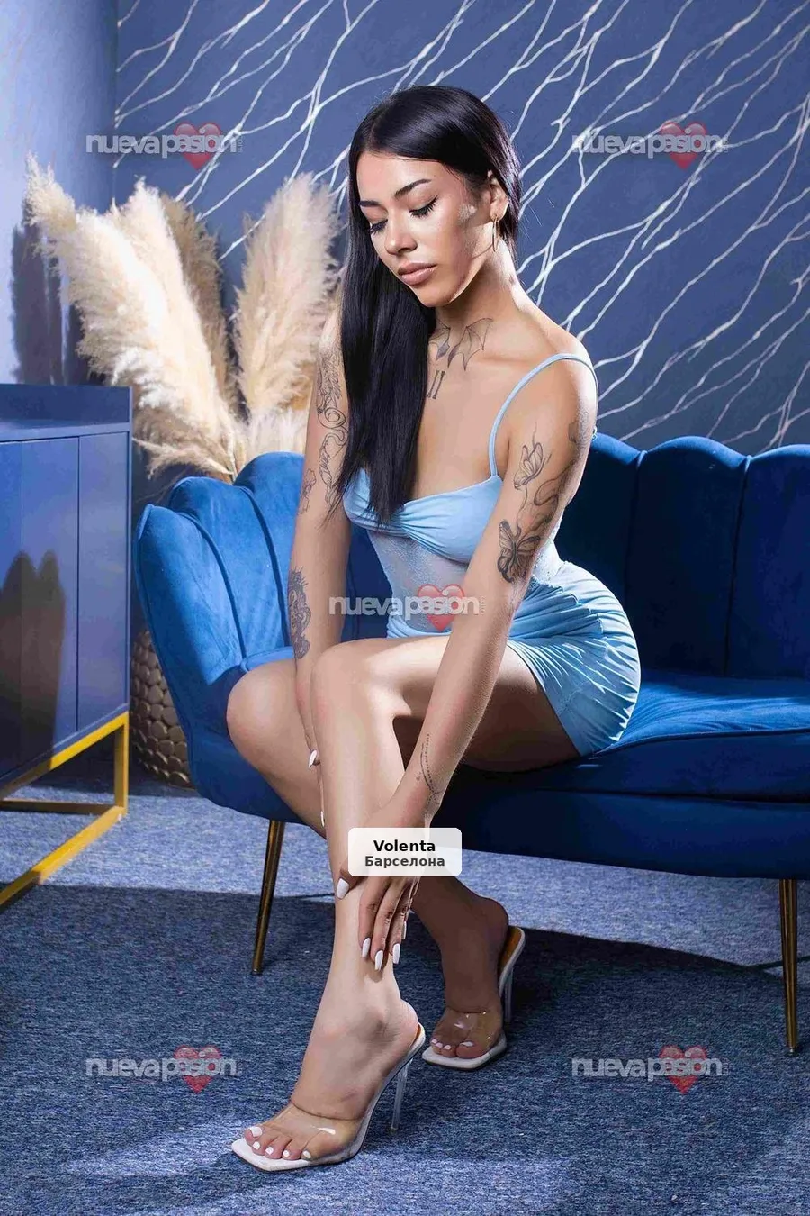Mía, latina joven y muy discreta - 1/4
