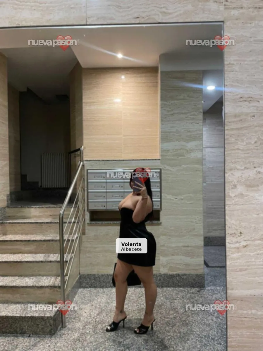 Juli, colombiana ardiente y muy fiestera - 1/8