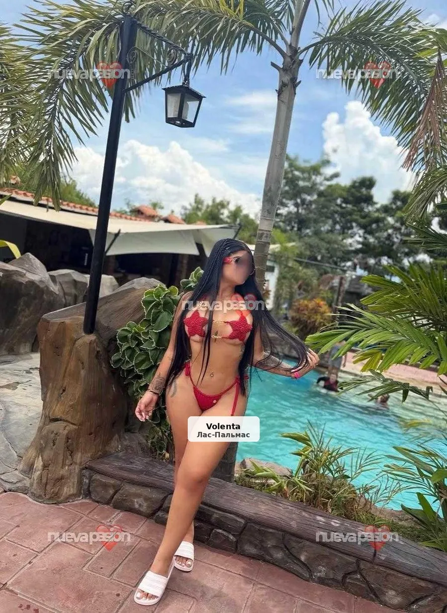Paola, reina del sexo y la fiesta en Las Canteras - 1/8