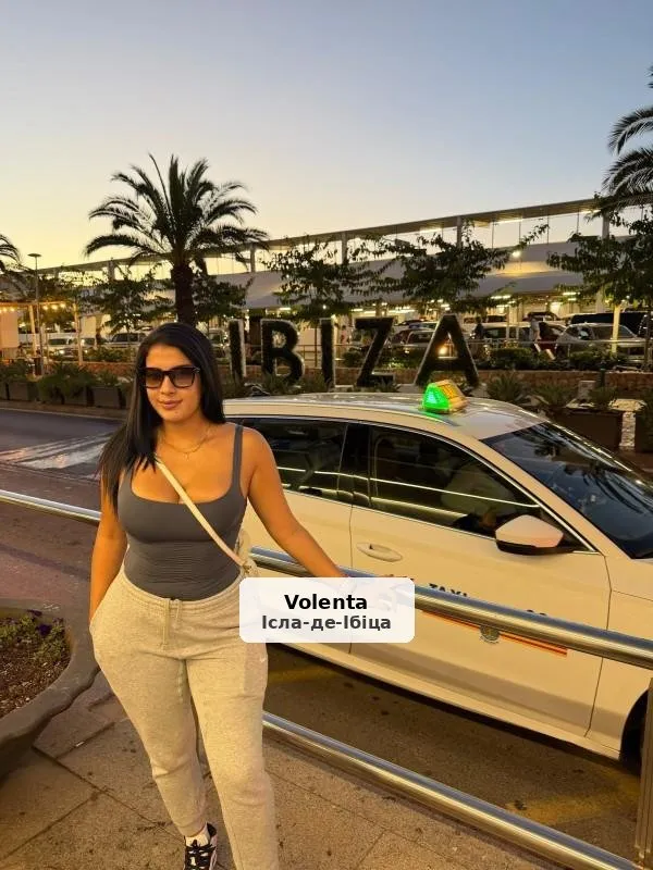 Carolina, sensualitat i passió a l'Avinguda Espanya - 1/10