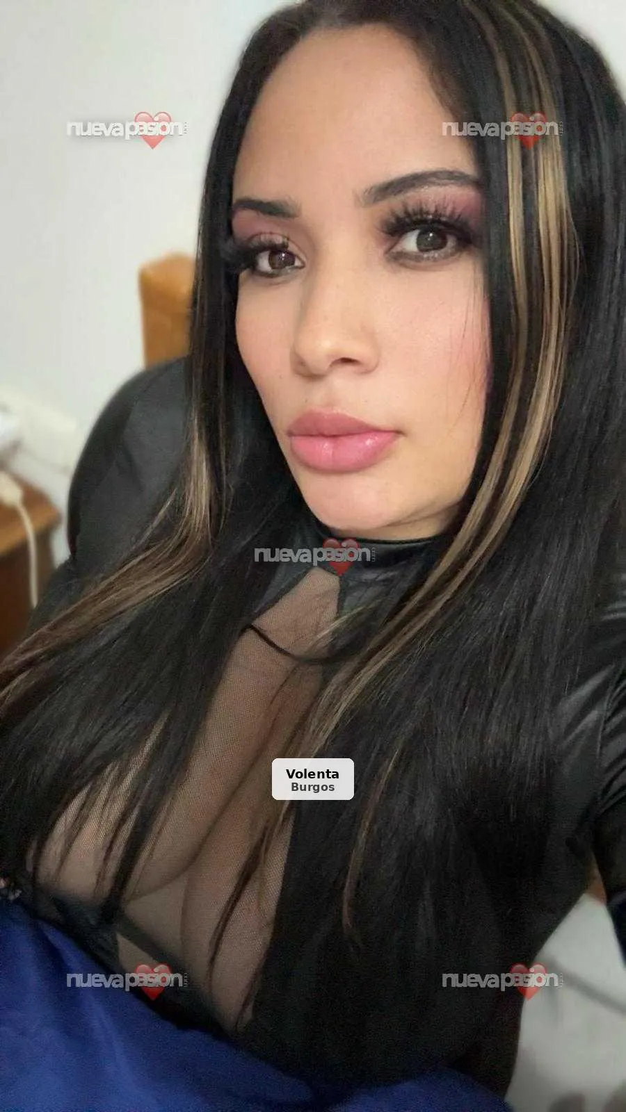 Vero, dominicana amb corbes i tracte de nuvis - 1/9