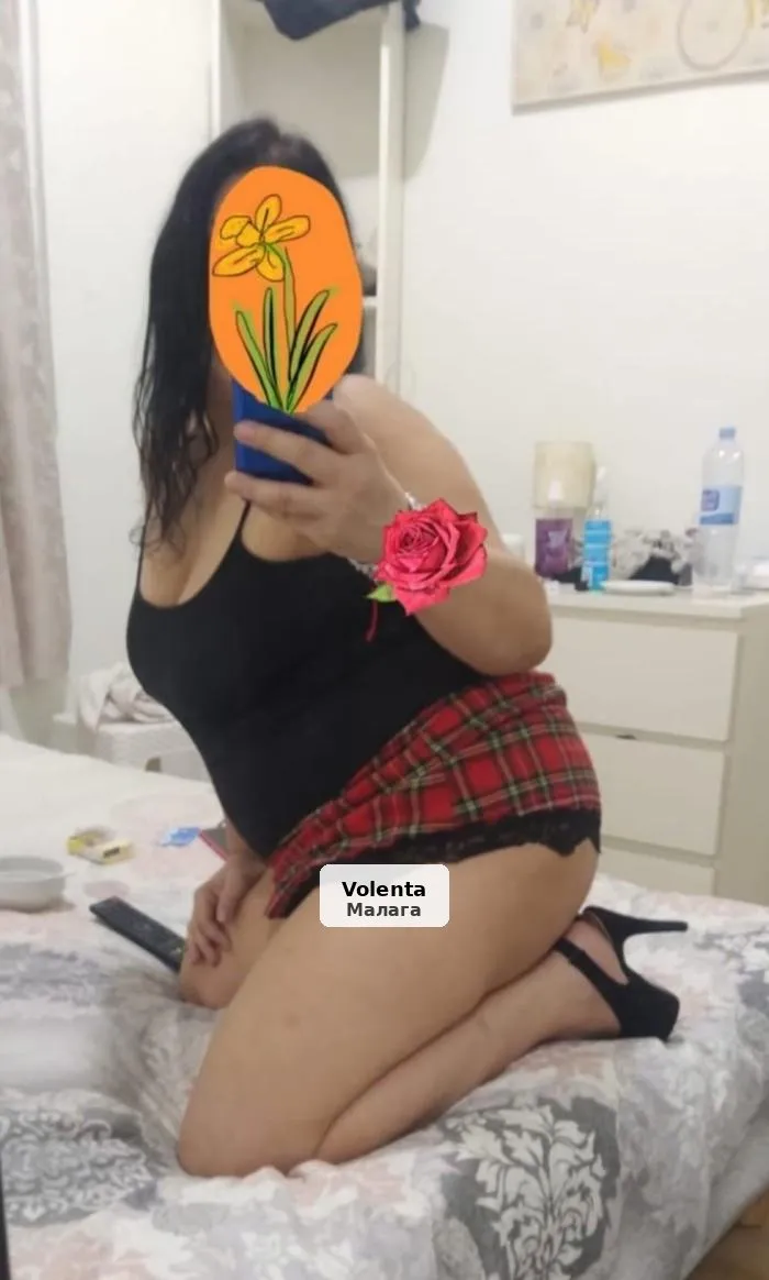 Andrea, mature exotic with curves and discreet - 1/2